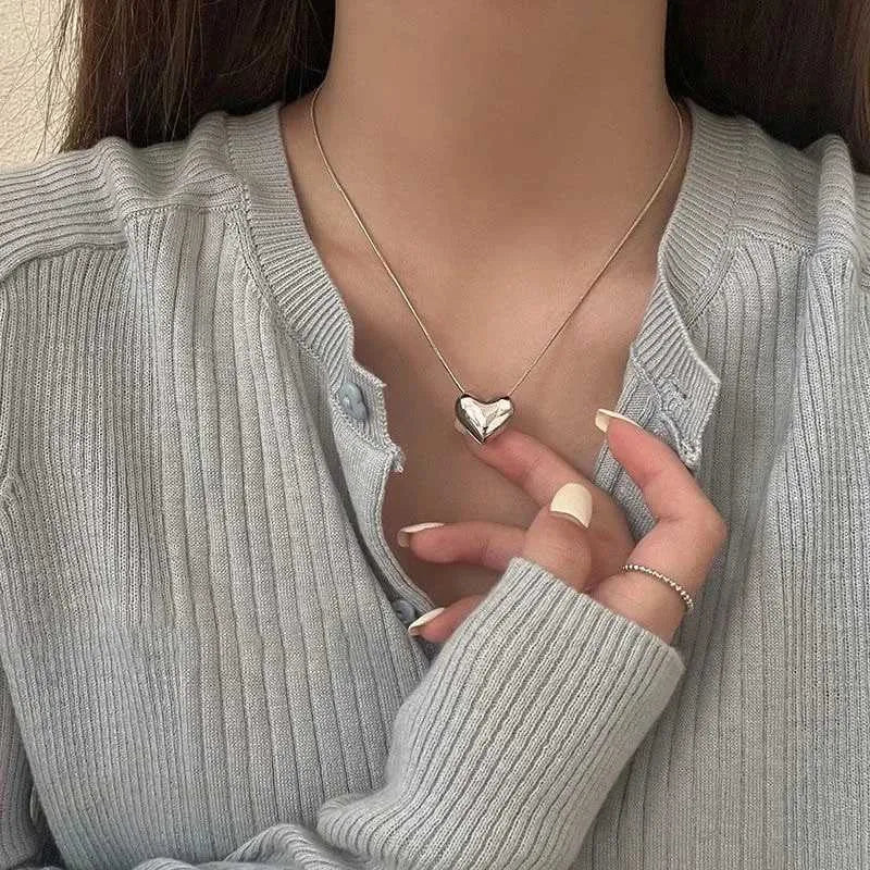 Magnetic Heart Silver Pendant - قلادة قلب فضي مغناطيسية